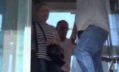 Yaşlı bir çift, Çağlayan Metrobüs Durağı'ndaki asansörde mahsur kaldı.