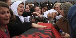 Kosova'daki savaş kurbanları tekrardan defnedildi