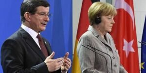 Merkel'le yapılan toplantıda İşte Davutoğlu'nu kızdıran soru