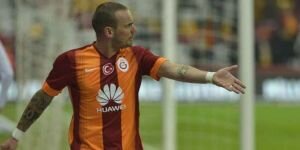 Sneijder gol atarsa Aslan kazanıyor