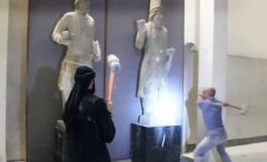 IŞİD arkeoloji müzesini yerle bir etti