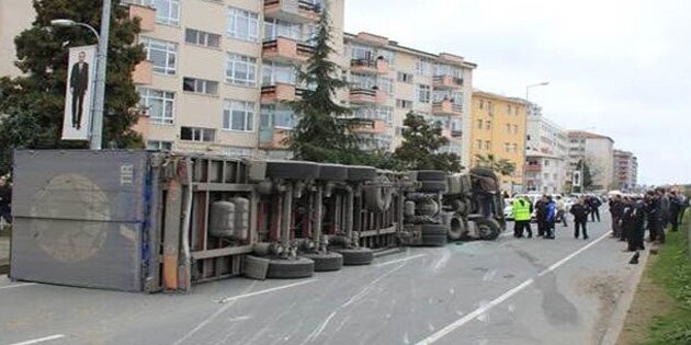 Tır kontrolden çıktı böyle savruldu