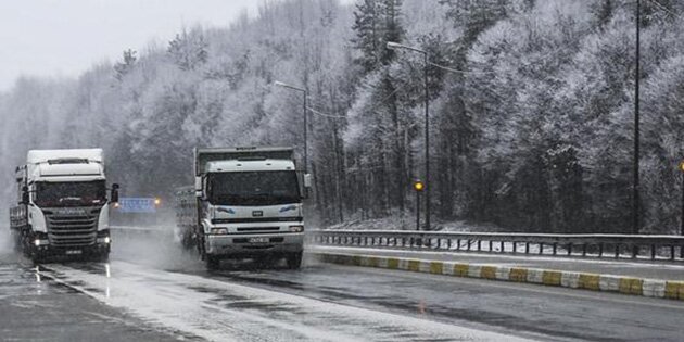 Bolu Dağı'nda yağış kara döndü