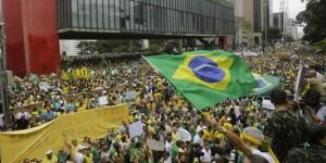 Brezilya'da bir milyondan fazla kişi 'yolsuzluk' protestosuna katıldı