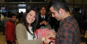 Havalimanında sürpriz evlilik teklifi