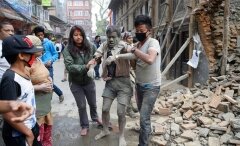Nepal’deki deprem anı kamerada!