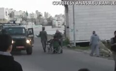 İsrail askeri engelli Filistinliyi yere düşürerek tekmeledi